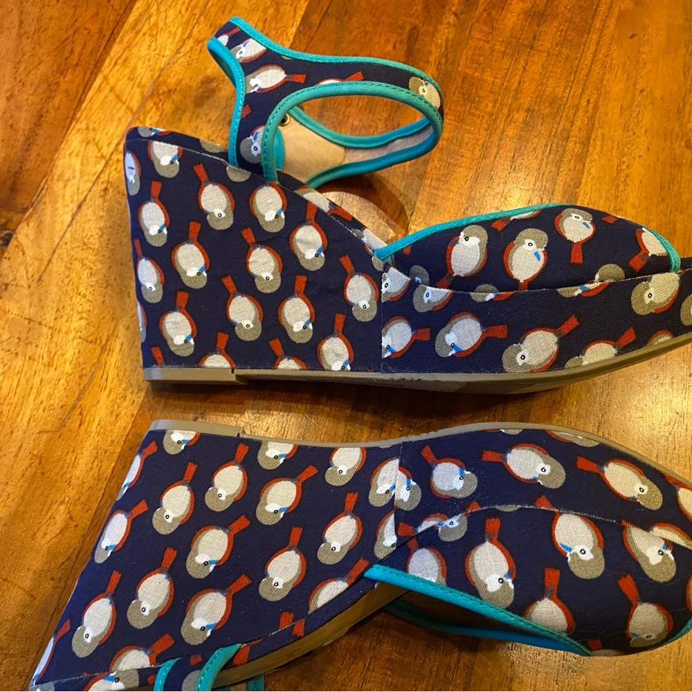 Cutest wedge sandal, NWOT. Vintage navy bird print. Size 11